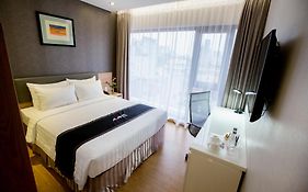Khách sạn Avanti